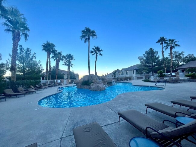 Building Photo - COMING SOON!! CUTE 3 BD/2BA CONDO LOCATED ...