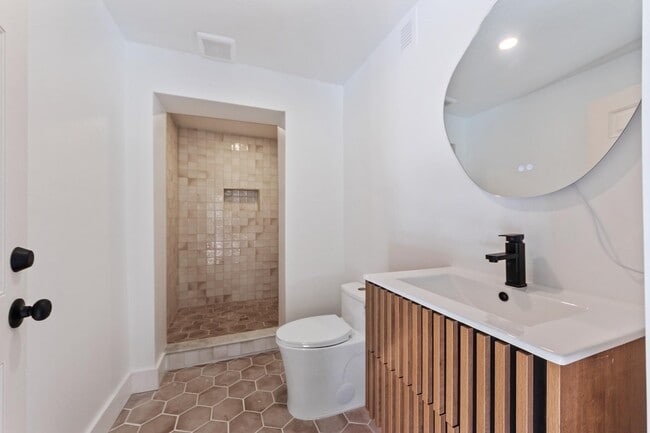 Building Photo - 1353 Black River Dr