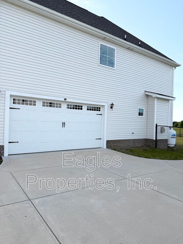 Building Photo - 117 Kenbridge Ln