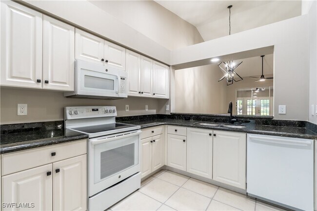 Building Photo - 1704 Royal Cir