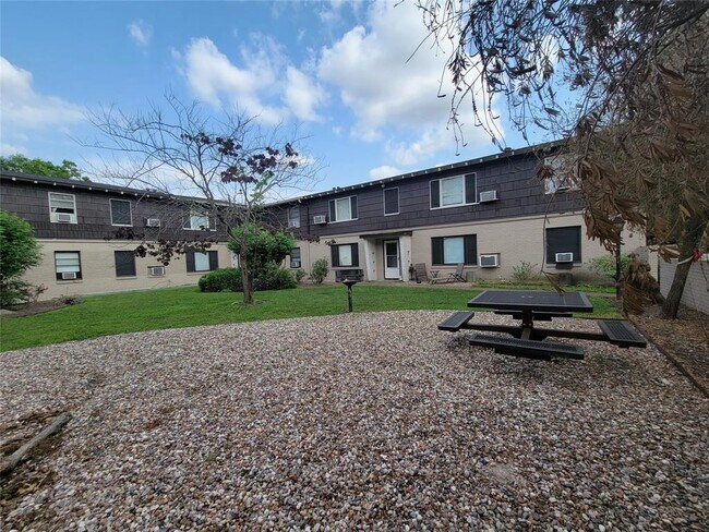 Building Photo - 1314 Heights Blvd