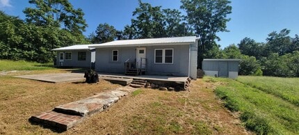 Building Photo - 2/1 Duplex Towards Cave City - 6-12 MONTH ...