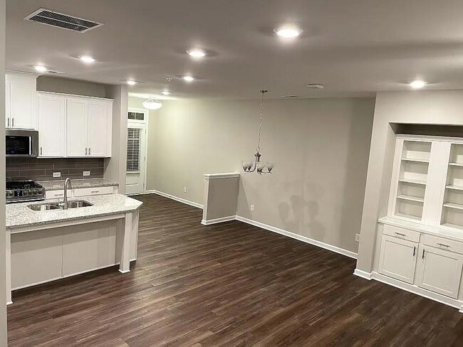 Building Photo - 1366 Elderwood Way