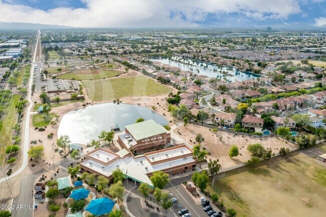 Building Photo - 1312 W Chilton Ave