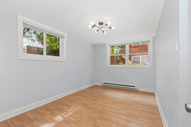 Building Photo - 2624 W Catalpa Ave