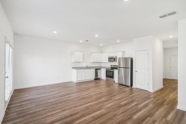 Building Photo - Fantastic 3bd/2ba home! Let yourself in!