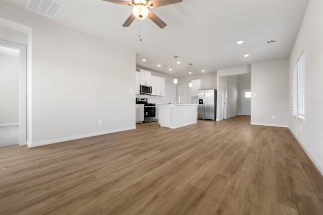 Building Photo - 251 Charles Rdg Dr