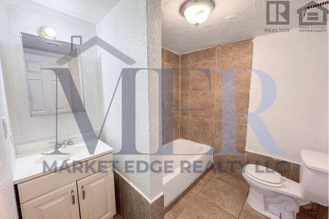 Building Photo - 1Bed/1Bath Apt at 16th St/Thomas Rd! -- NO HOA! FENCED-IN YARD! -- NO APPLICATION FEE!