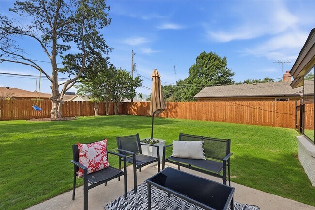 Building Photo - 217 E Louella Dr