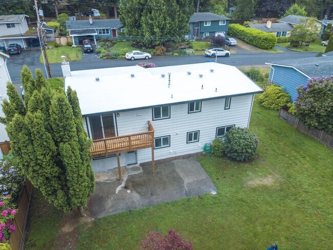 Building Photo - 4bed/3bath home in Finn Hill