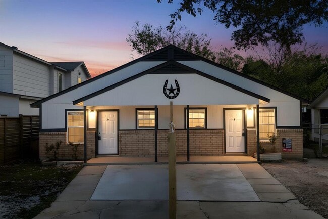 Building Photo - 1115 Brookswood Ave