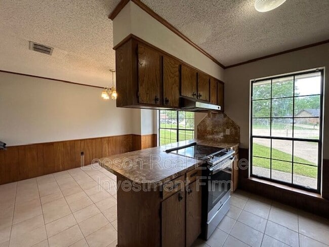 Building Photo - 5410 Mary Dr