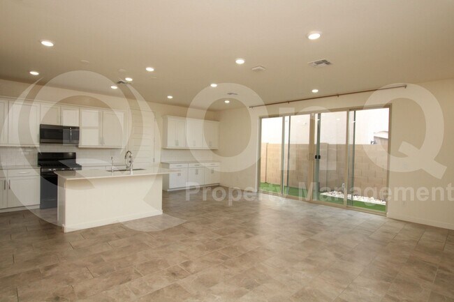 Building Photo - 943 E Danbury Dr