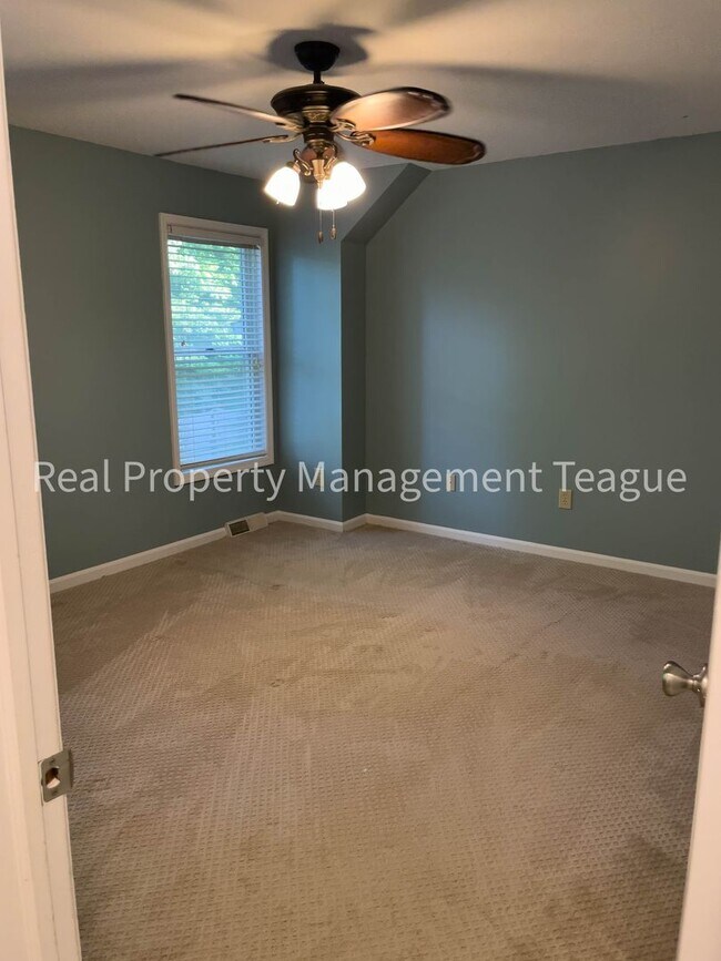 Building Photo - Beautiful Single Family Home