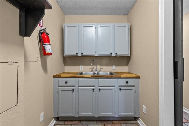 Building Photo - 114 Grand Ave