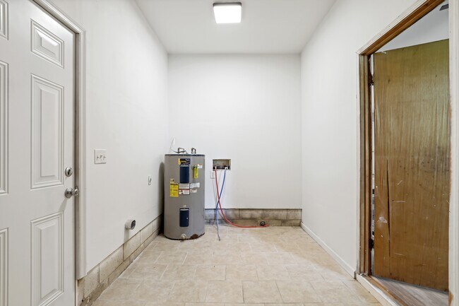 Building Photo - 118 Randall Ln
