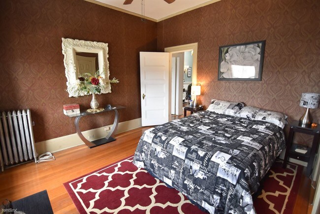 Building Photo - 2 br, 1 bath  - 1692 Beacon Street 3