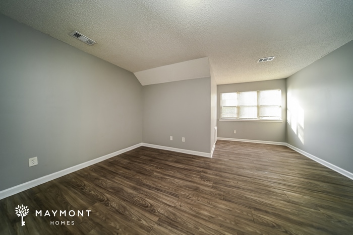 Building Photo - 800 Tramore Dr