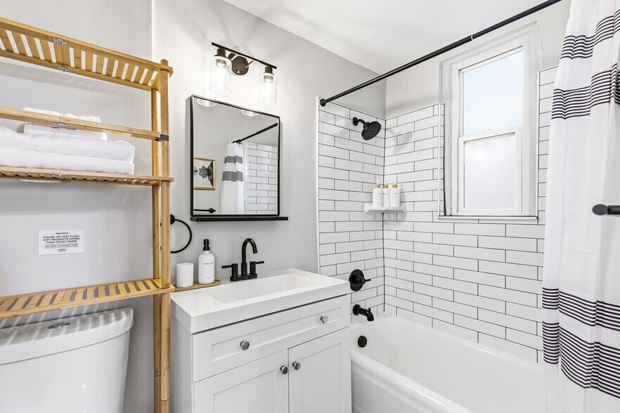 Building Photo - 1666 Detroit St