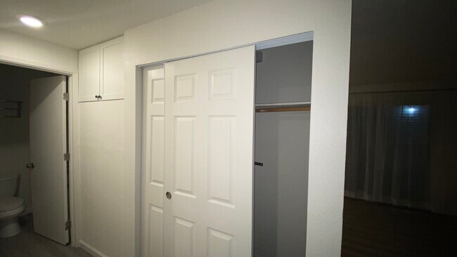 Building Photo - 4006 S Lawrence St