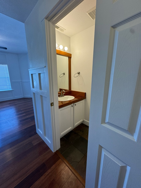 Building Photo - 159 Flowerfield Dr