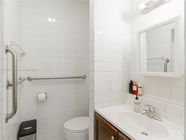 Building Photo - 6320 SW 58th Pl