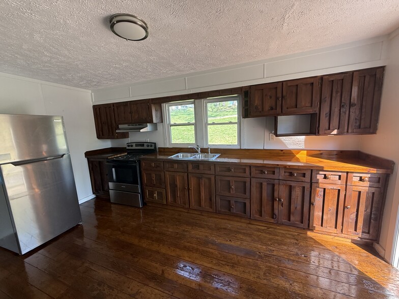 Building Photo - 5740 Dodson Ferry Rd