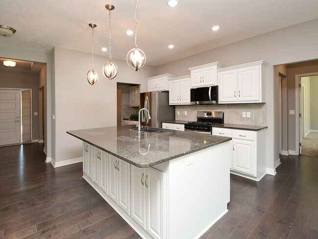 Building Photo - 19527 Shadow Ridge Dr