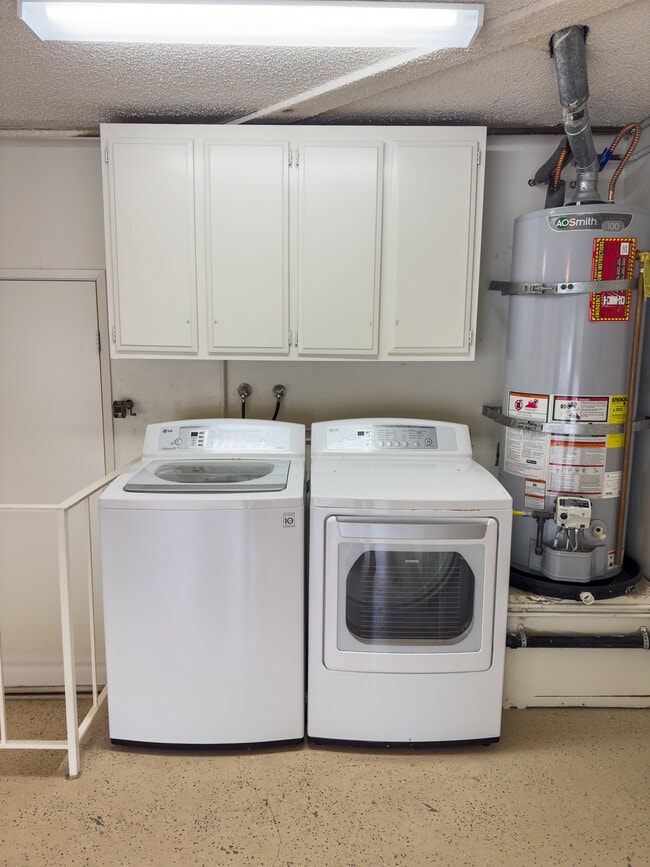 Building Photo - 2274 Caminito Castillo