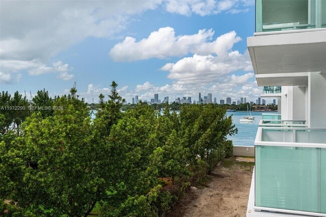 Building Photo - 1000 West Ave