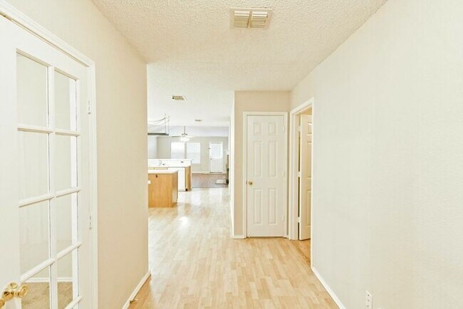 Building Photo - 1118 Water Oak Way