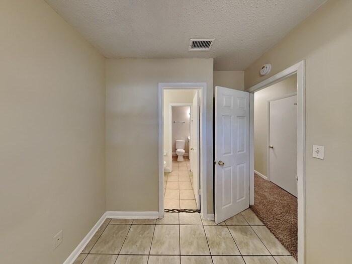 Building Photo - 237 Blairmore Blvd W