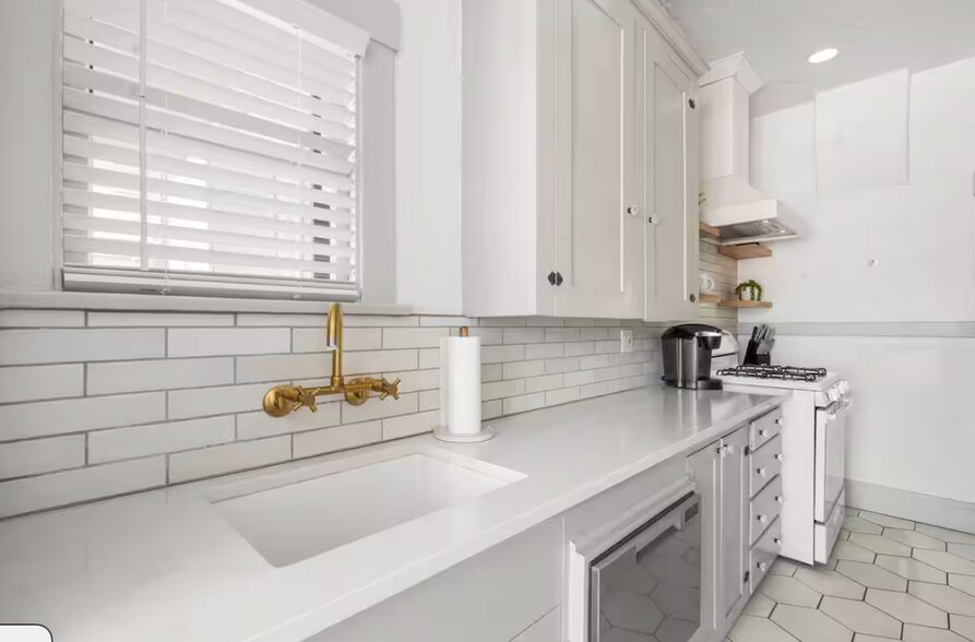 Building Photo - 311 N 3rd Ave