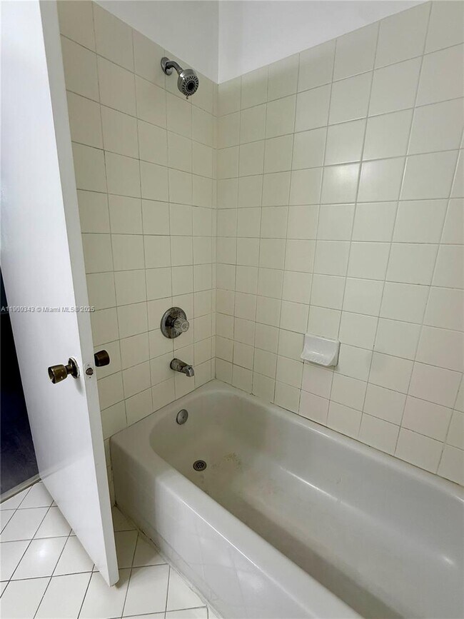 Building Photo - 980 NE 33rd Terrace