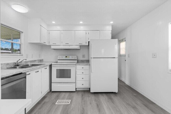 Building Photo - Affordable 2BR/1BA in Orange Blossom section of The Villages