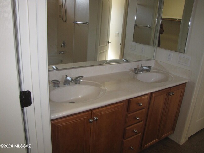 Building Photo - 497 S Douglas Wash Rd