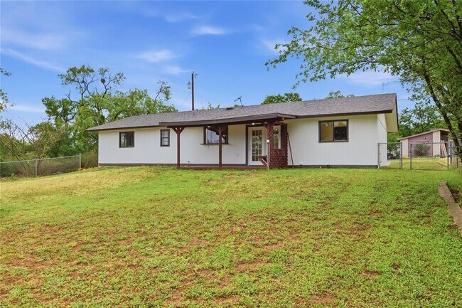 Building Photo - 1841 Twin Oaks