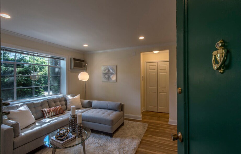 Building Photo - 11 Alton Plz