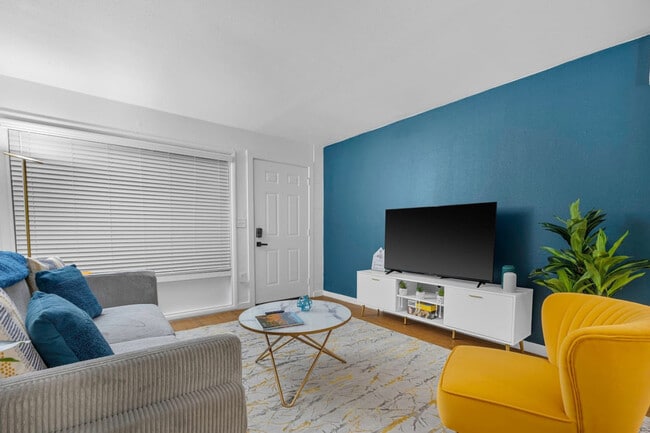 Primary Photo - 109 E Broadway Rd