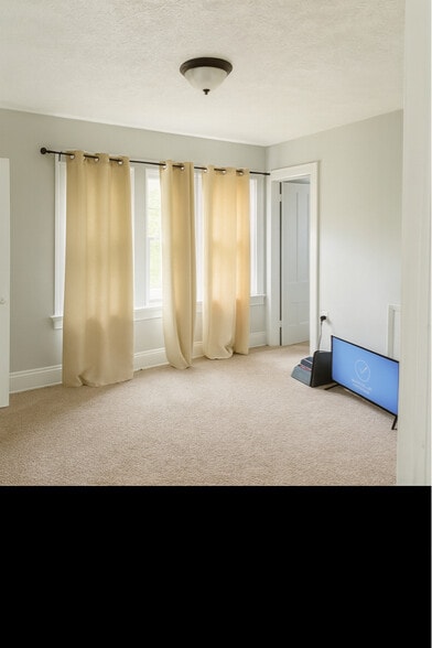 Building Photo - 920 Yellowstone Rd