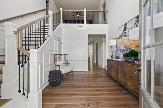 Building Photo - Luxurious 5 Bedroom, 3 Bathroom Home in Mc...