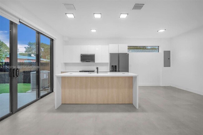 Building Photo - 919 NW 55th St