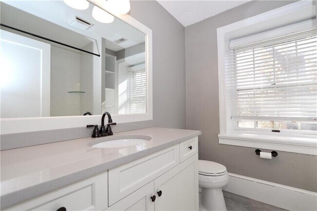 Building Photo - 4355 Old Bethlehem Pike