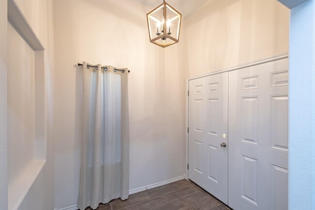 Building Photo - 3622 Octavia Dr