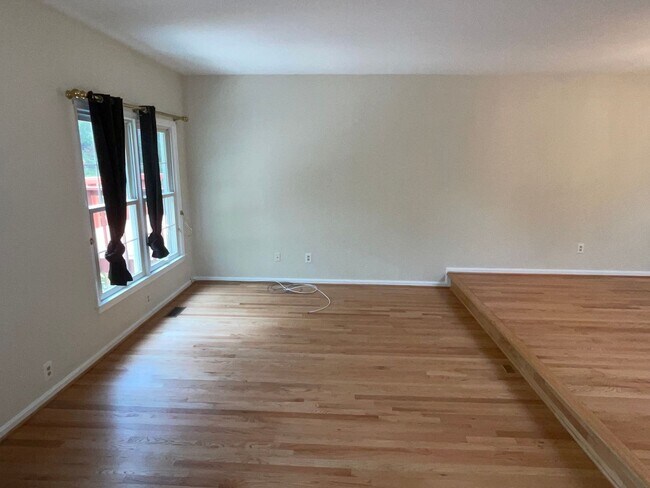 Building Photo - 1311 Templeton Pl