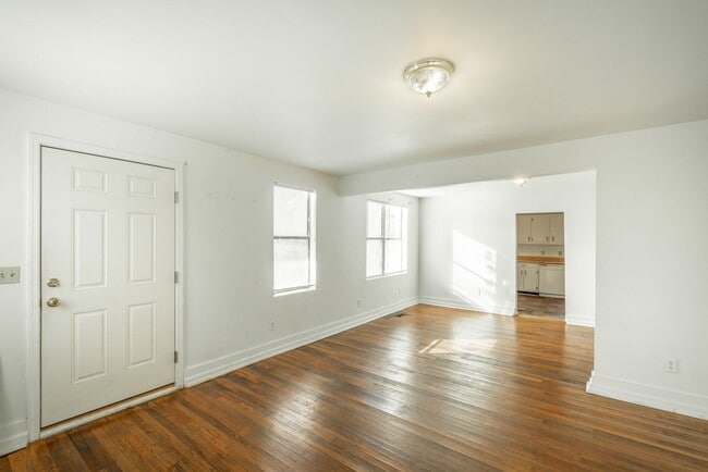 Building Photo - Updated 2 Bedroom Red Bank Home with Porch and Backyard