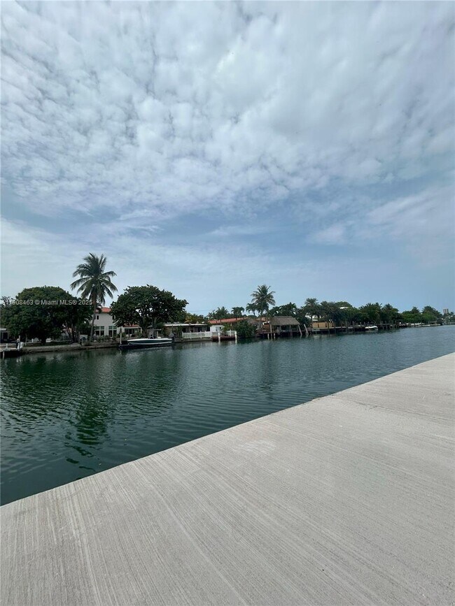 Building Photo - 1945 Calais Dr