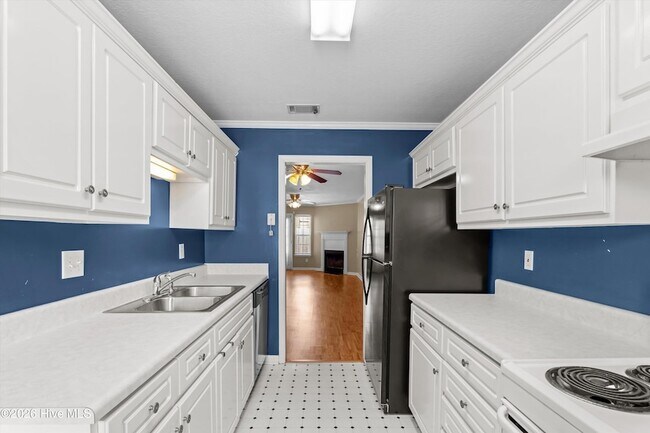 Building Photo - 113 Brittany Way
