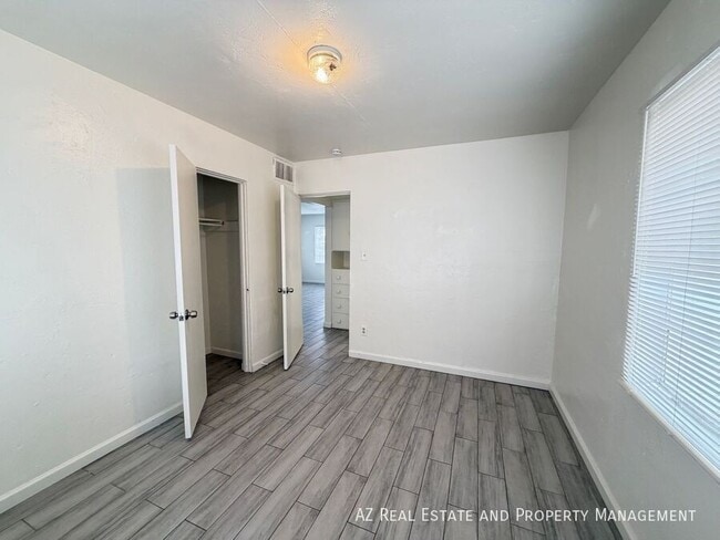 Building Photo - 7210 N 55th Dr