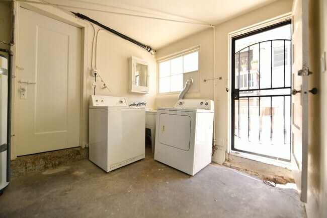 Building Photo - 324 49th St